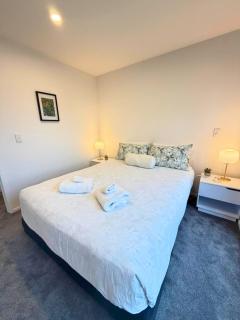 Spacious 2BR Townhouse with Yard Wilmer Street - 3