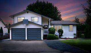 Luxury 4BR house, Huge Yard, Theater, A/C, Pets - 9