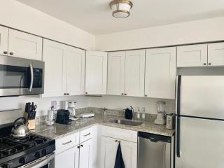 Family Suite 5 min to DCA Free Parking - 2