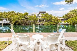 Canal Place: Boat Dock, Pool & Spa, On Canal by Anna Maria Life Vacation Rentals - 2
