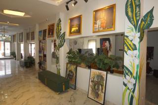 Charming Urban Hideaway with Artistic Flair - 5