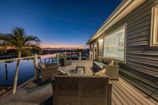 Villa Azule-Waterfront-Dock-Free Amenities-Bikes-Fishing and Beach Gear - 3