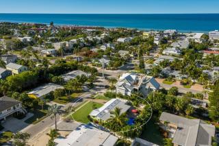 Da Beach House - 2 Blocks to Beach, Pool & Spa by Anna Maria Life Vacation Rentals - 1