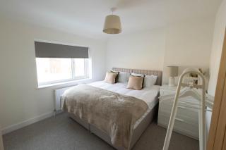 Contractor Friendly 3BR Sleeps 5 - 2