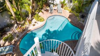 Island Time on Cedar - 3 Houses to Beach! Dog Friendly! Games Galore! Heated Pool by Anna Maria Life - Anna Maria - 2