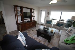 12th Floor Penthouse Beachfront, Large Balcony, Amazing Views, 3 Pools, Tennis - 1