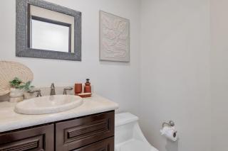 Elegant Oceanview 2BR Condo 2-Min Walk to Beach - 3