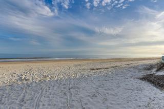 Poolside Bliss, Beach Strolls! Hilton Head Retreat - 7