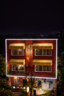 Saffron Inn - Near India Expo Mart - 0