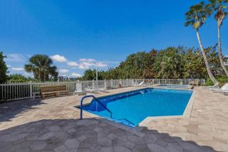 La Plage - Gulf Views! Heated Pool & Spa! Elevator by Anna Maria Life Vacation Rentals - Holmes Beach - 6