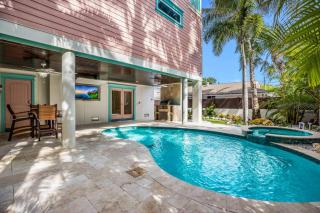 Lazy Loggerhead - Gulf Front! On the Beach! by Anna Maria Life Vacation Rentals - Holmes Beach - 1