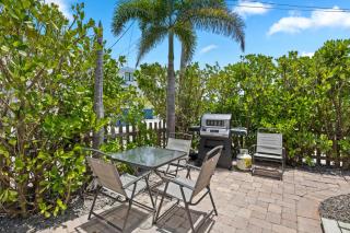 McBean Point - Dog Friendly! Walk to Bean Point! by Anna Maria Life Vacation Rentals - Anna Maria - 4