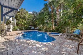 Mon Ami - Pine Ave Location! Pool! 3 Blocks to Gulf or Bay by Anna Maria Life Vacation Rentals - 4