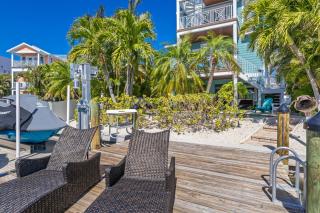 My Grand Floridian - Canal Front, Dock, Pool, Games by Anna Maria Life Vacation Rentals - 1