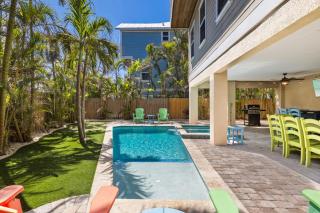 Nautical Tides - 3 Blocks to Beach! Pool Spa! Rooftop Deck by Anna Maria Life Vacation Rentals - 4
