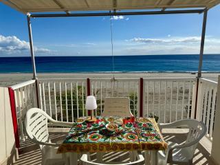 SanLorenzoBeach, FronteMare, Veranda Sleeps 4 - 9