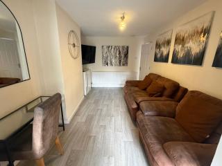 5 bedroom home in Filton - 6