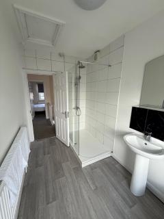 5 bedroom home in Filton - 5