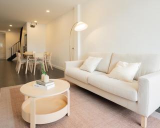 Entire Home Just 400M from Skytrain - 5