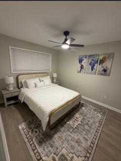 Uptown Modern Escape 4bd 2ba - 4