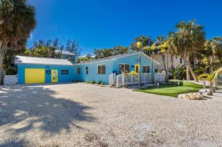 Sapphire Gulf - 5 houses to Gulf! Pool, Putting Green by Anna Maria Life Vacation Rentals - 5