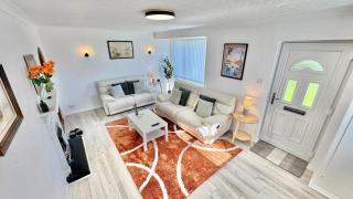 Modern 3 Bedroom Home 4 Beds Private Parking - 3