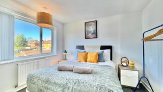 Modern 3 Bedroom Home 4 Beds Private Parking - 7