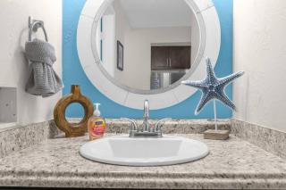 Oceanfront Studio With Balcony and Pool - 2