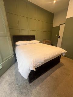 Hazel House Liverpool - 5 bedrooms - 5 Bed - 5 Bath - Group Stay - 5