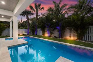 Sea Creatures Cottage - Steps to beach! Putting Green, Rooftop Deck, Pool by Anna Maria Life - 9
