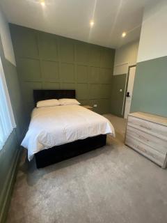 Hazel House Liverpool - 5 bedrooms - 5 Bed - 5 Bath - Group Stay - 0