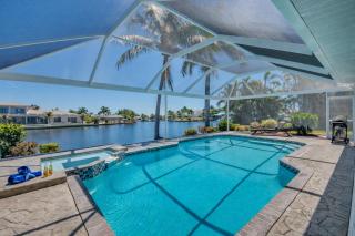 CoralVilla Cape Belle Vue - cozy spacius home, pool, kayaks, billiards, gulf access - 0