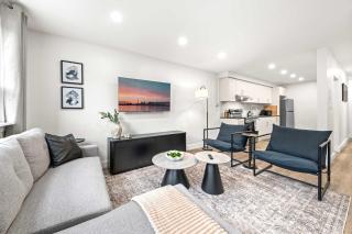 Modern & Spacious 2BR Loft with Balcony & Parking - 2