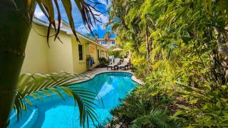 Starfish Cottage - 1 Block to the Beach! Heated Pool, 4 King Beds by Anna Maria Life Vacation Rentals - 0