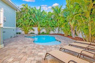Surfs Up - 2 Blocks to Beach! Private Pool & Spa! by Anna Maria Life Vacation Rentals - 6