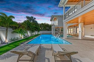 The Sweet Spot - Loaded with Games, Pool Side Lounge, Mini Golf - 9