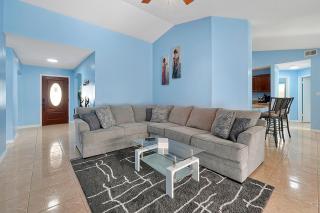 Spacious 4-Bedroom Villa Near Disney World - Orlando - 7