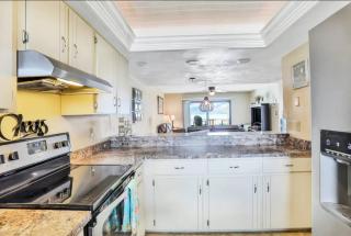 Amazing Ocean & River Views - 2BR Condo - 4