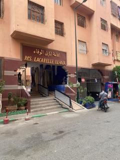 Apparemment LACARELLE - 9