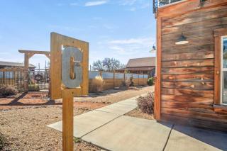 Timber & Tin G 2Bed 2Bath w Pool & Rooftop Deck - 7