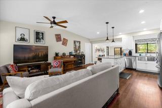 2 Min to Park Ave | Charming Winter Park Bungalow - 4