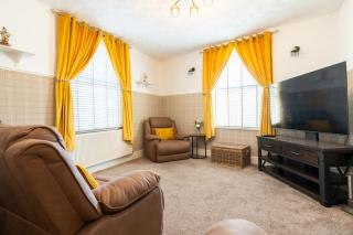 Warden Home-9 Guests-4 bedrooms-Near Etihad Stadium & CO-OP Arena-100 - near Train Station & Bus Station - 5