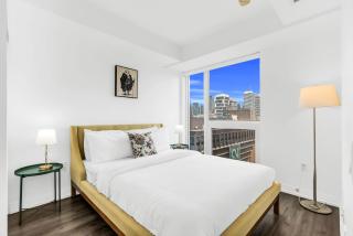 Chic 2 Bedroom Close to Eaton Centre - 2