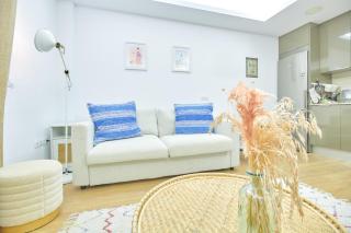 City apartment with workspace, rooftop & parking - 8