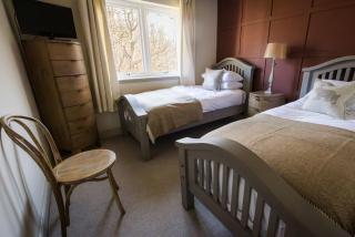 Lovely river fronted lodge with hot tub - 2