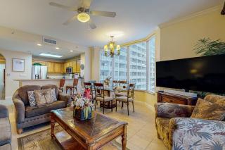 Relaxing lakefront condo with lake view, kitchen, AC, pool, hot tub & gym - 6