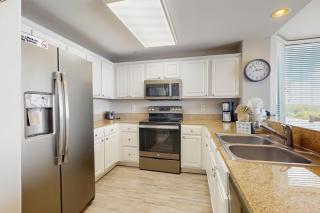 Unwind in a lakefront condo with AC, pool, hot tub & fitness center close to fun - 4