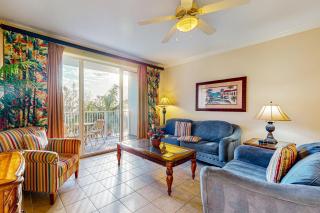 Welcoming lakefront condo with lake view, AC, pool & hot tub near attractions - 9