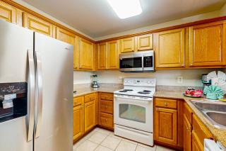 Welcoming lakefront condo with lake view, AC, pool & hot tub near attractions - 4