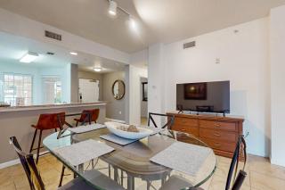 Worldquest Retreat - Ground-floor remodeled condo with sunroom, washer/dryer - 3